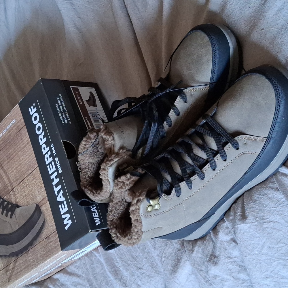 COPY - COPY - Weatherproof  men's hiking  boots new with tags and box. Size 11